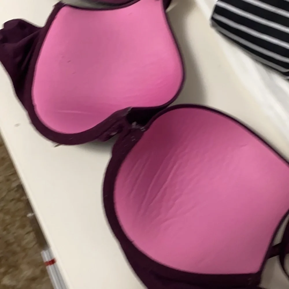 PINK Victoria’s Secret size 32DD maroon bra